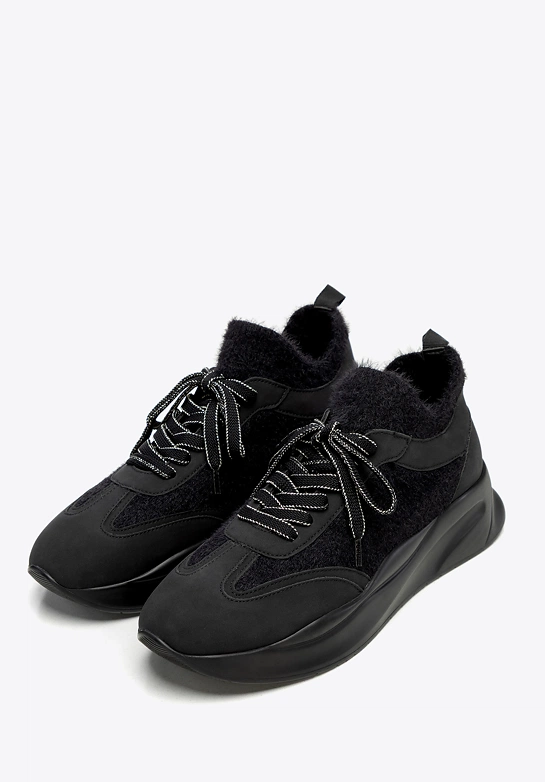 Damskie sneakersy z ekoskóry i sztucznego futerka czarne