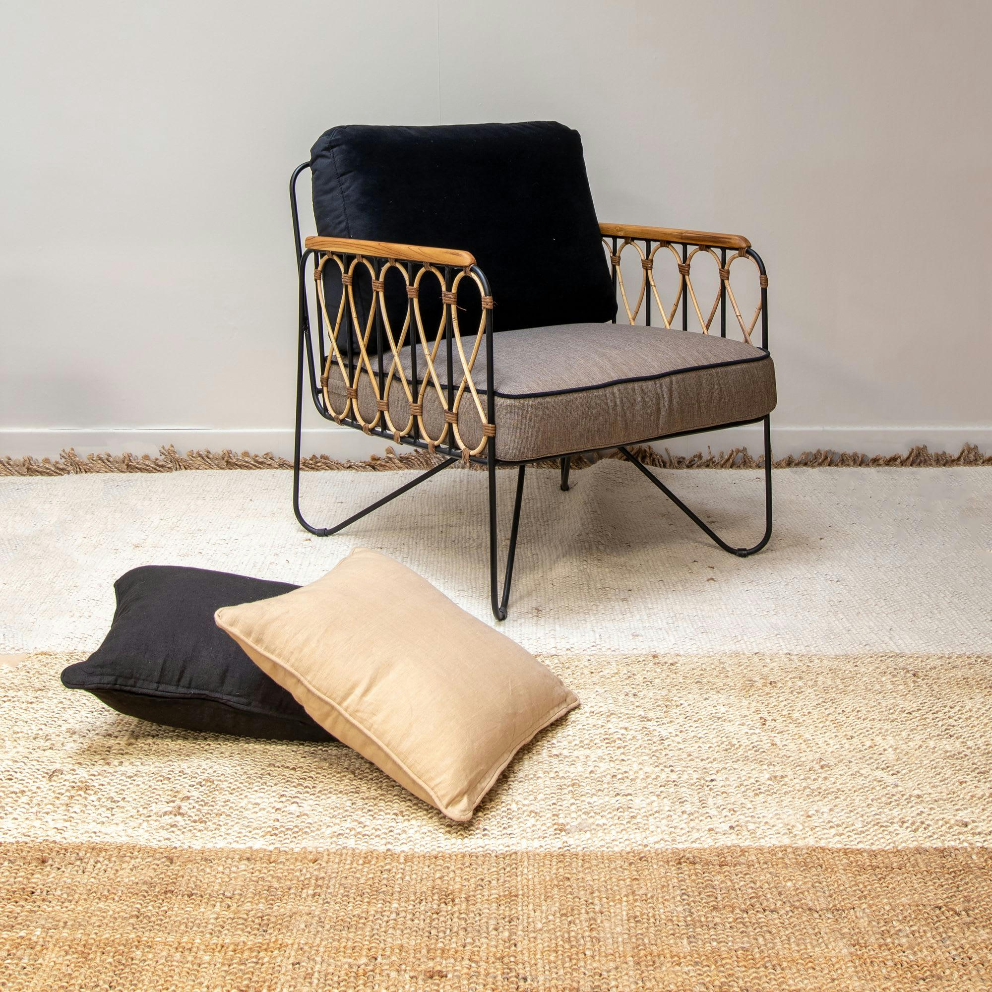 RIO - Fauteuil en velours noir et gris avec structure en métal et rotin