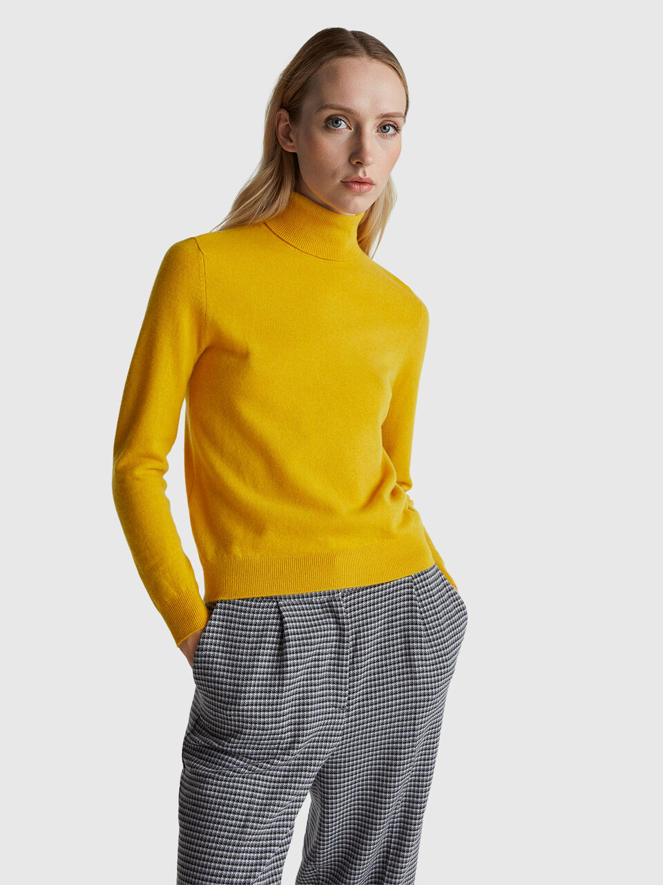 Yellow ochre turtleneck sweater in pure Merino wool