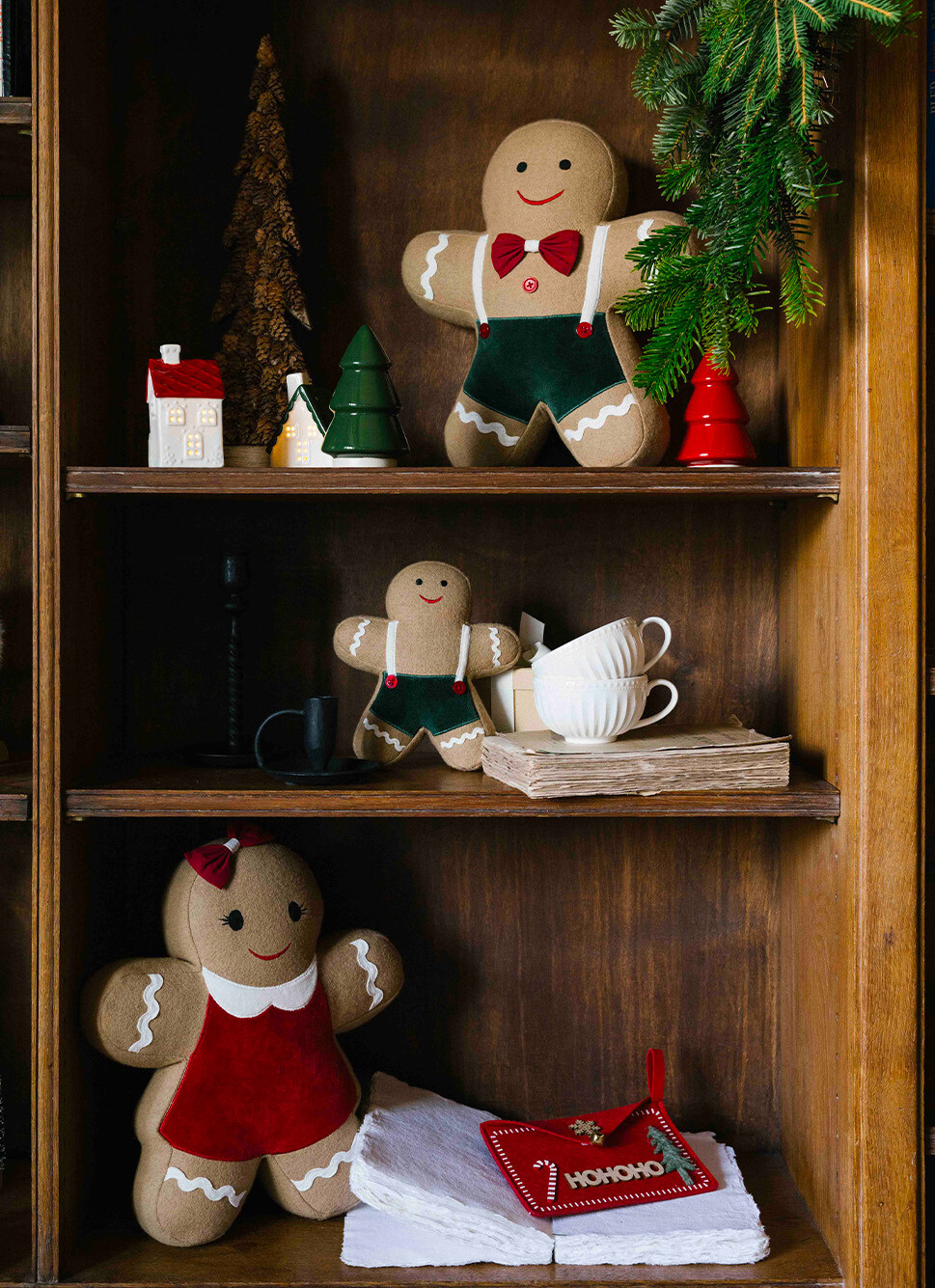 COUSSIN EN FORME DE PETIT BÉBÉ PAIN D'ÉPICES MULTICOLORE