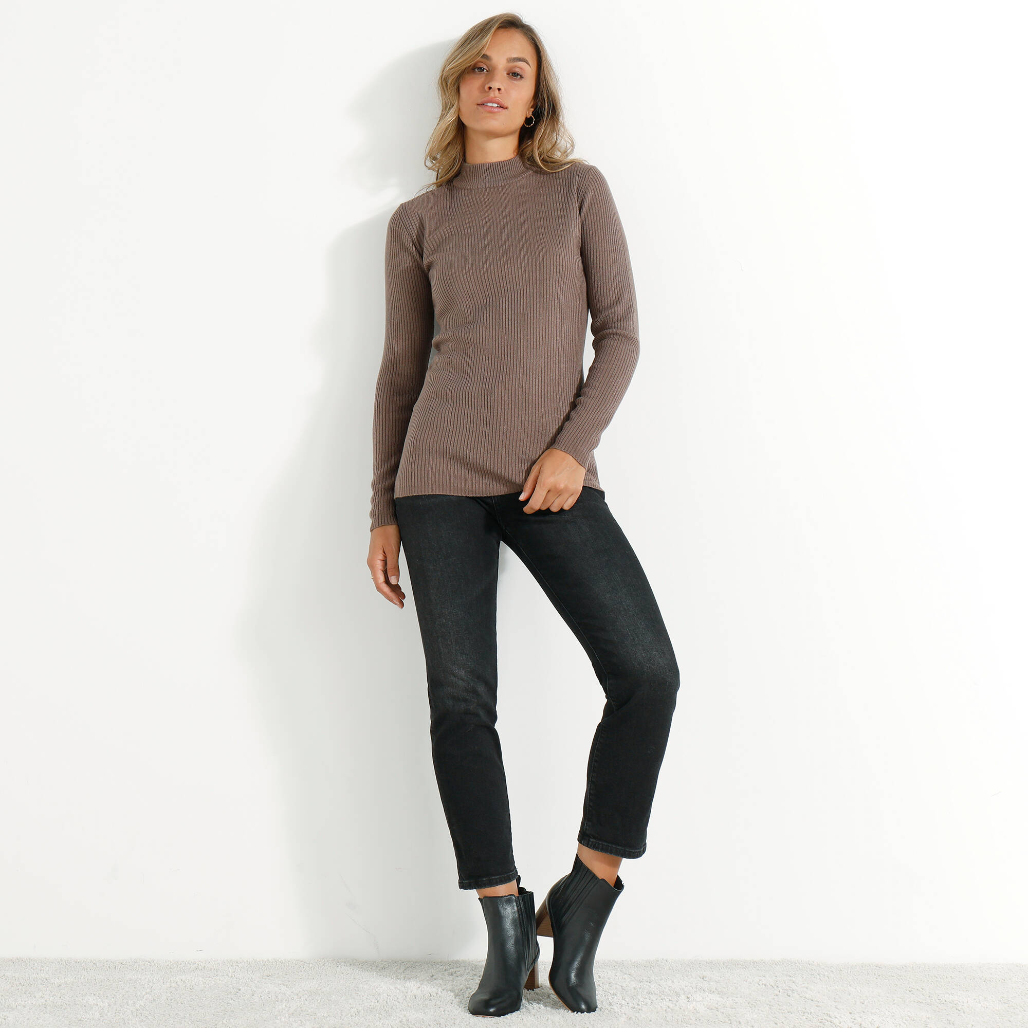 Pull col montant long, maille c&ocirc;telée