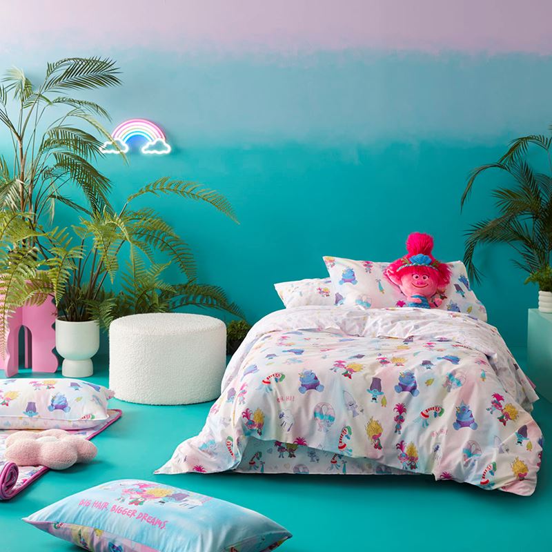 Universal Trolls Born Sparkly Rainbow Quilt Cover Set