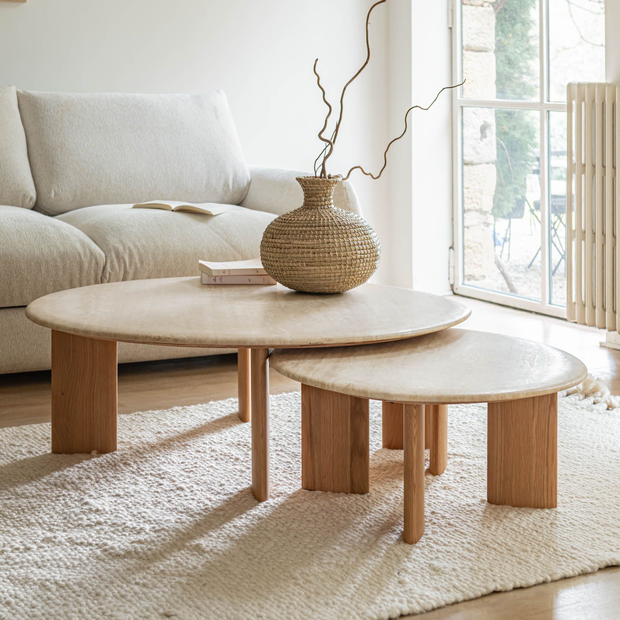 ESTEVE - Table basse ovale en travertin et bois L80xl72,5xH32cm - beige