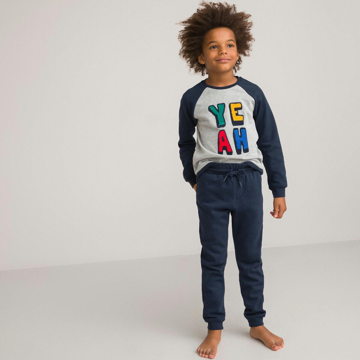Pyjama en molleton, texte brodé en bouclette
