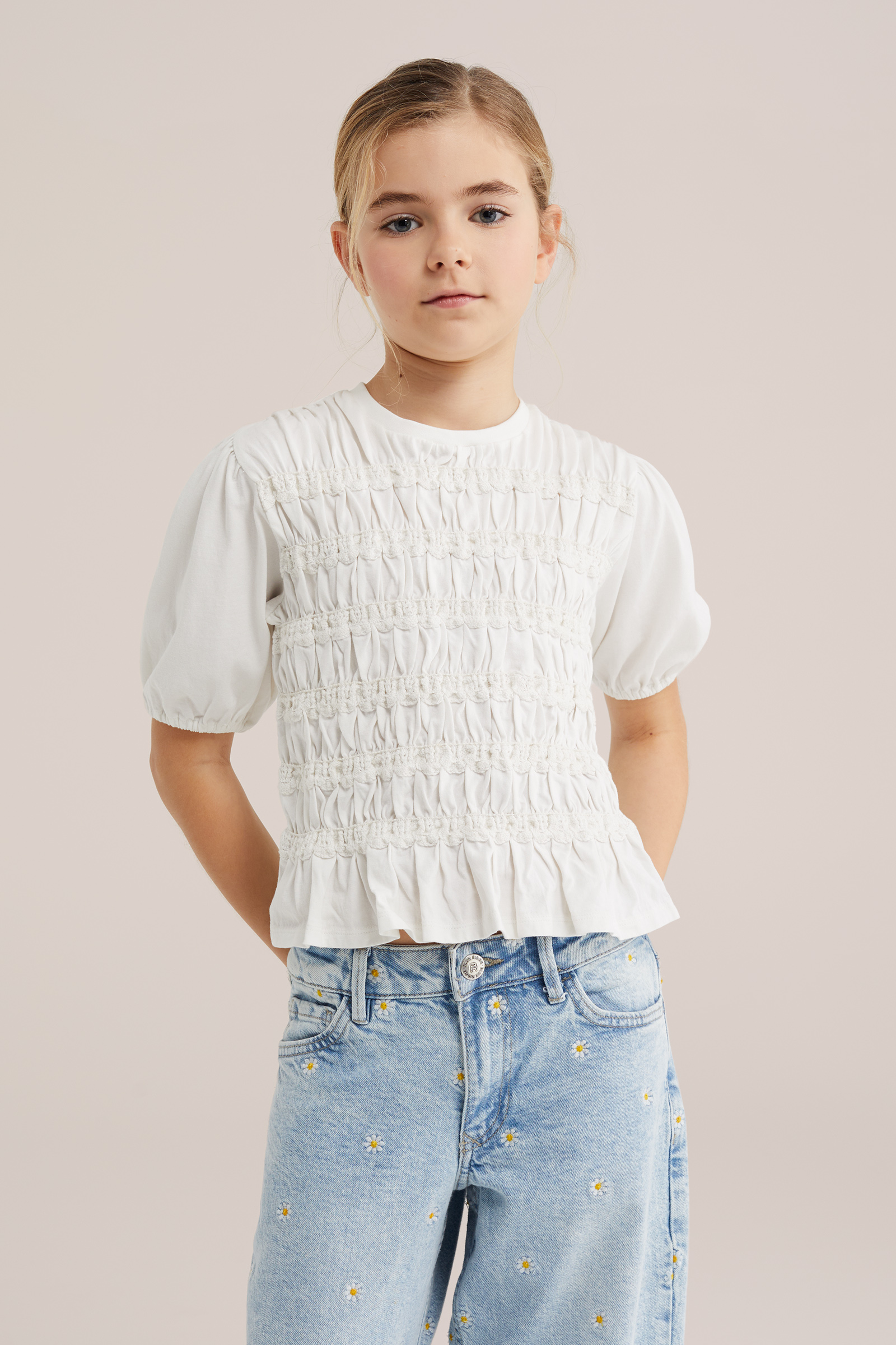 Meisjes T-shirt met smokdetail en embroideries