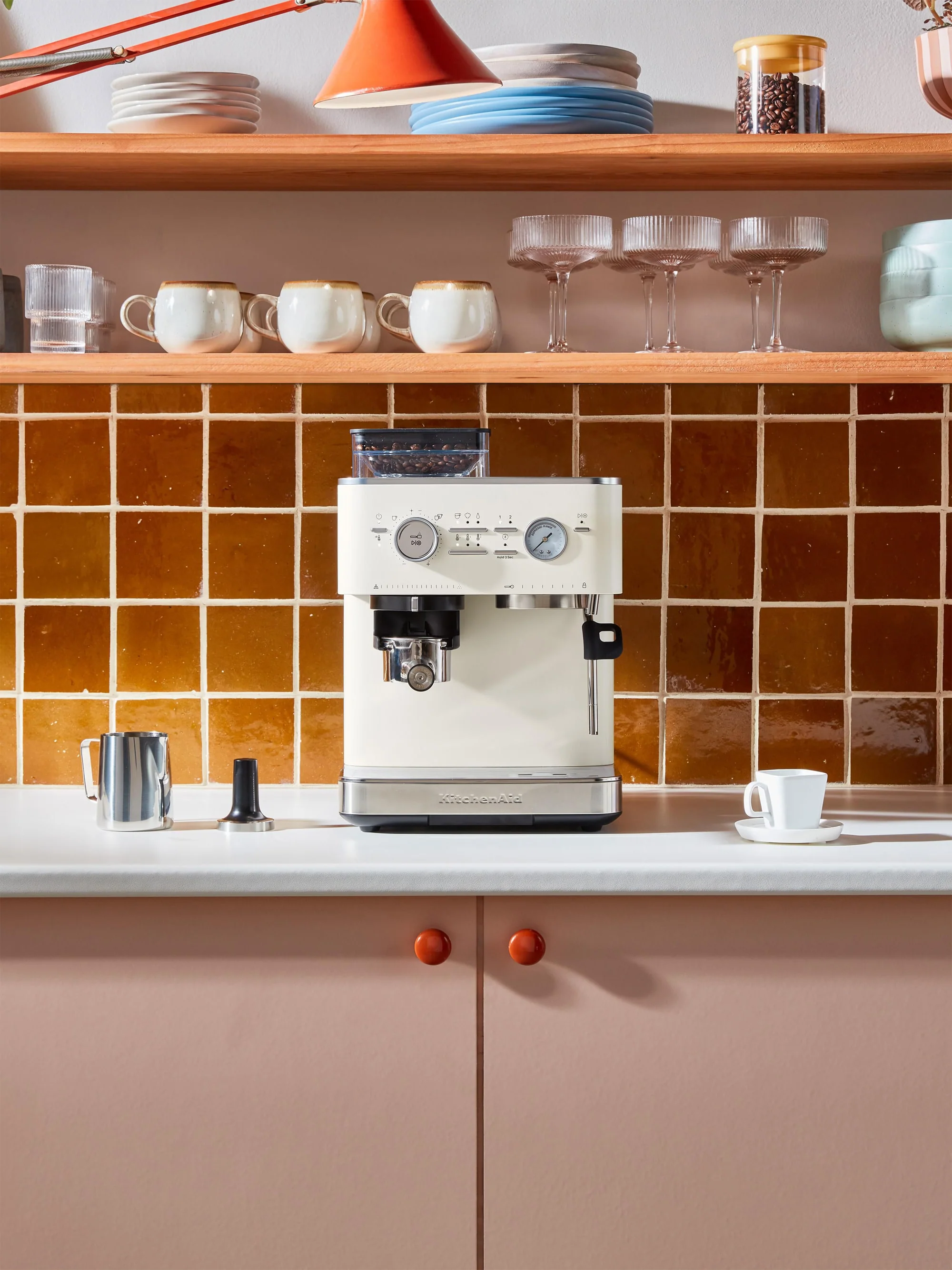 Kaffeemaschine Monochrome mit Siebträger