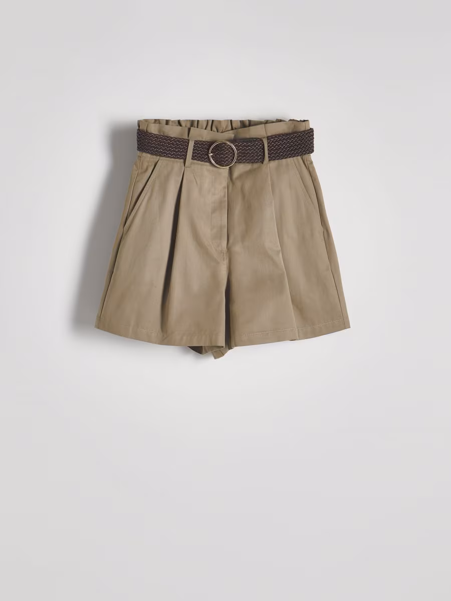Shorts With Wattled Belt