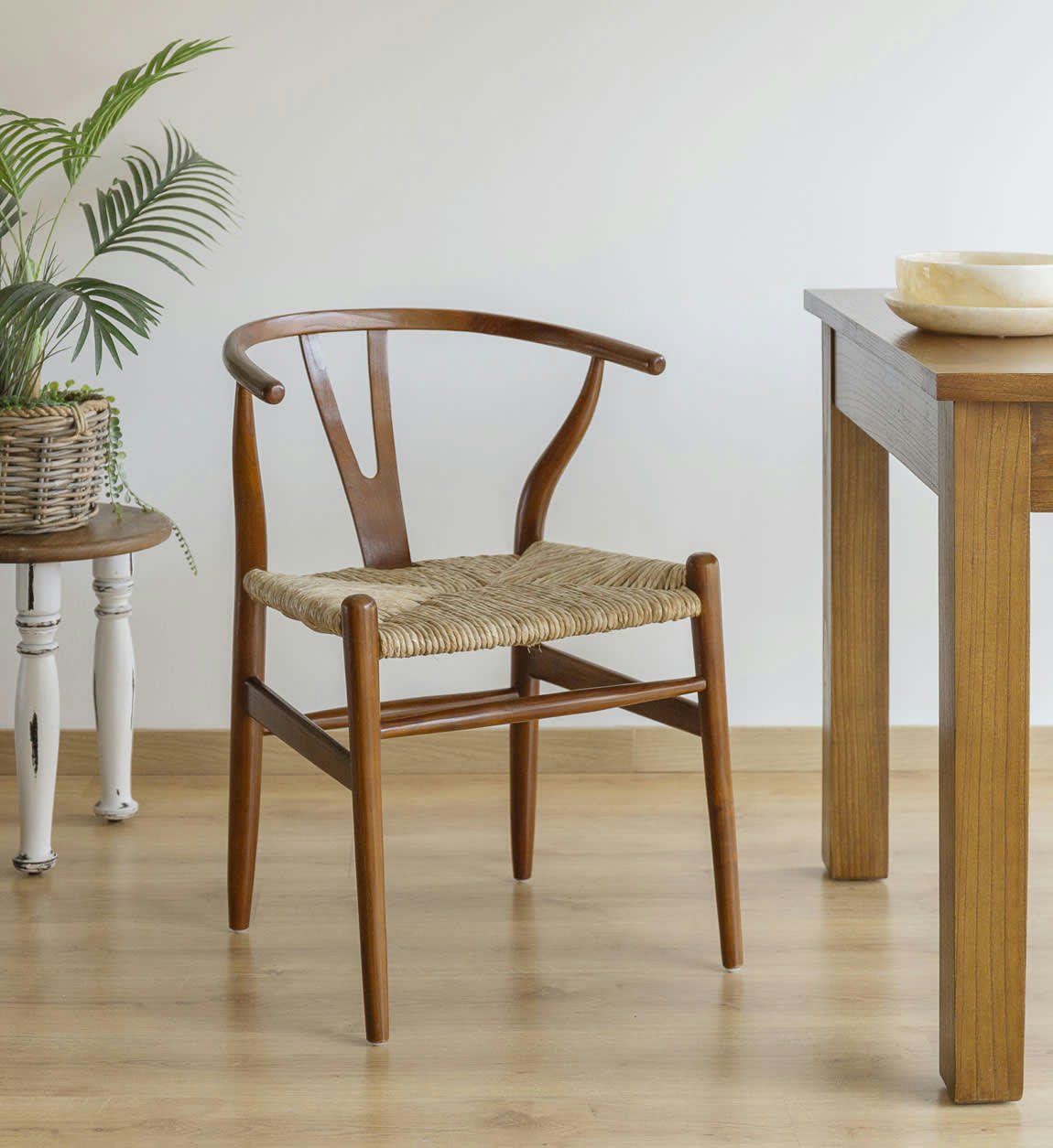 - Fauteuil en bois et massette marron