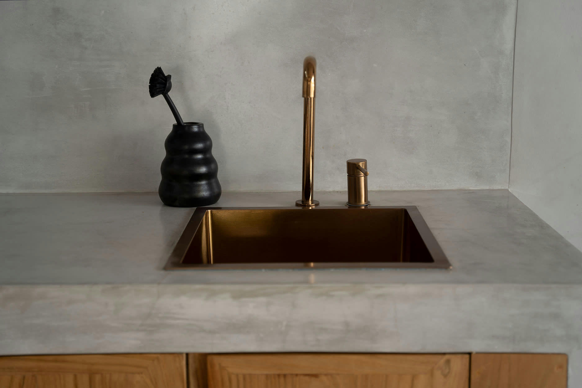 BURNED - Vase en terre cuite noire