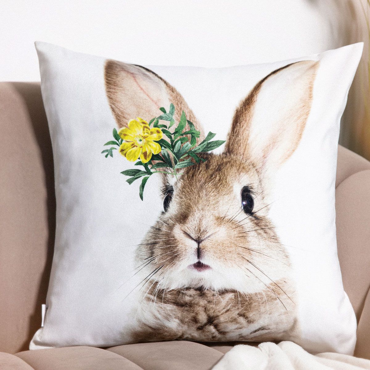 Poszewka BRUCE z motywem królika 45x45 cm