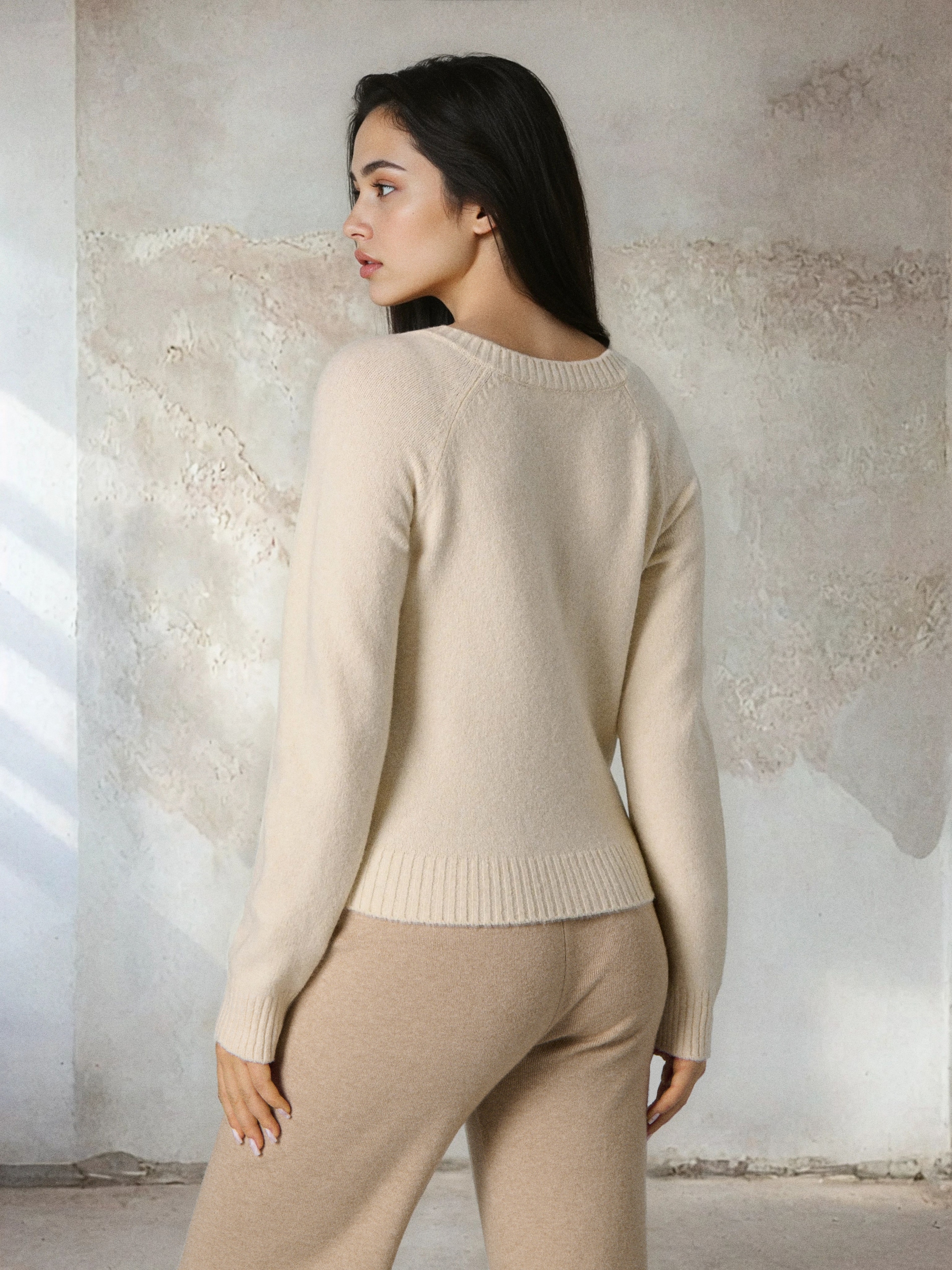 Sweter z dekoltem V