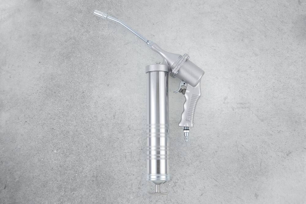 MotoMaster Air Powered Single-Action Grease Gun with 3-way loading up to 3,600 PSI, 14-oz