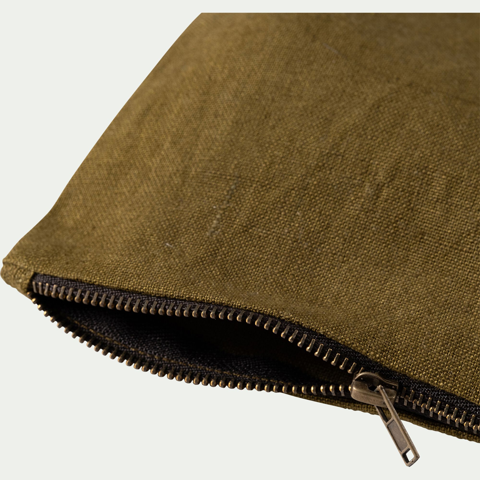 LUCETTE - Trousse de toilette en lin - vert mousse