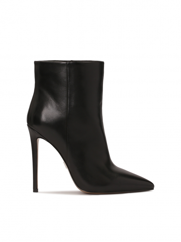 Heeled boots with a slip-on upper