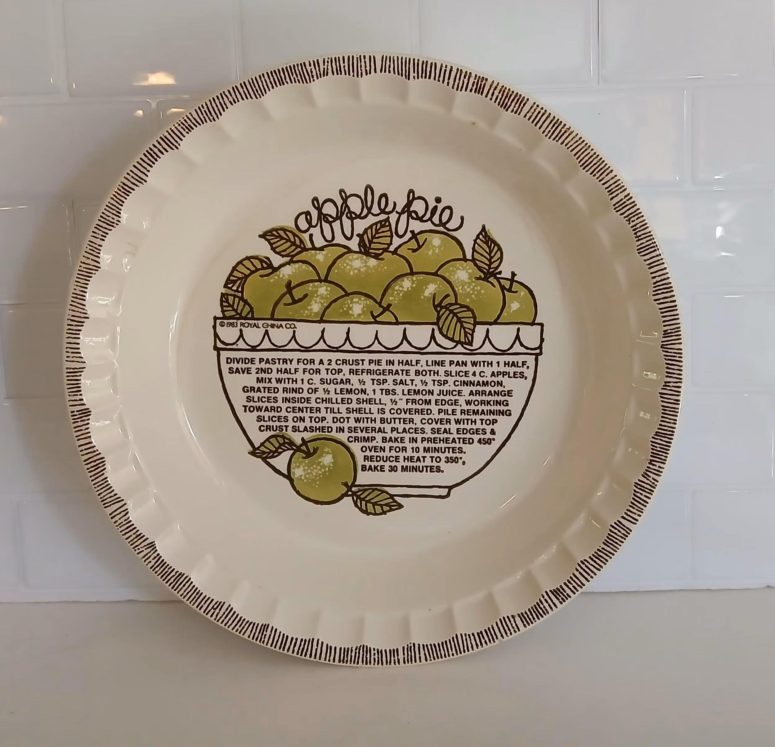 1980s Royal China Co Country Harvest Apple Pie Recipe Plate, 11” Ceramic Deep Dish Baking Pan Retro Farmhouse Kitchen Decor Hostess Gift