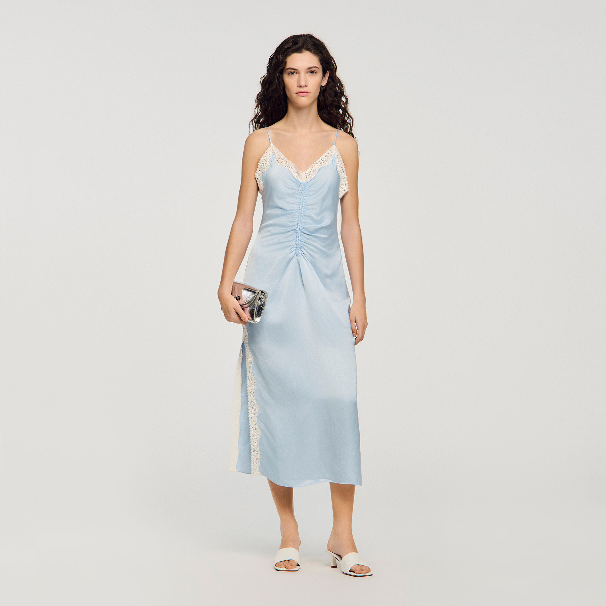 Robe longue satinée à bretelles