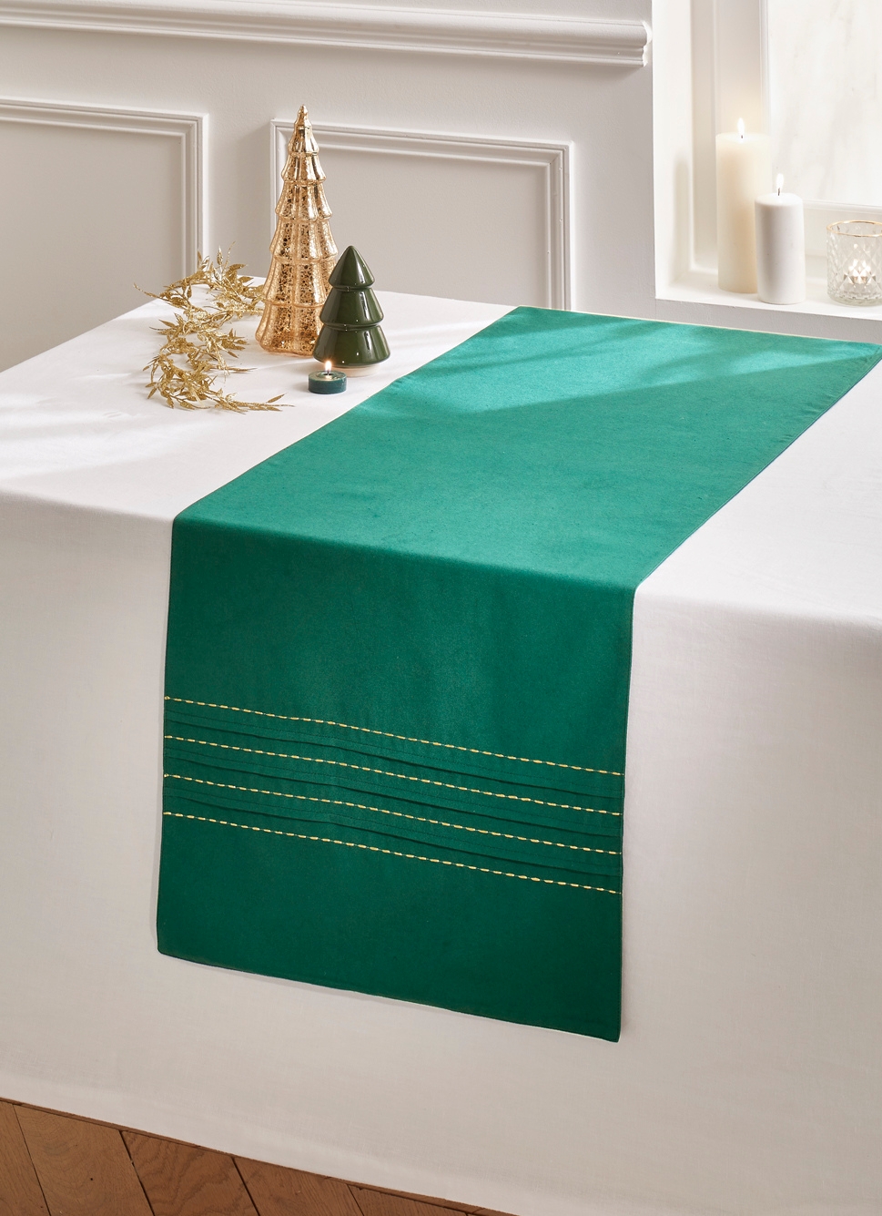 CHEMIN DE TABLE PLISSÉ BRODÉ FILS DORÉS VERT
