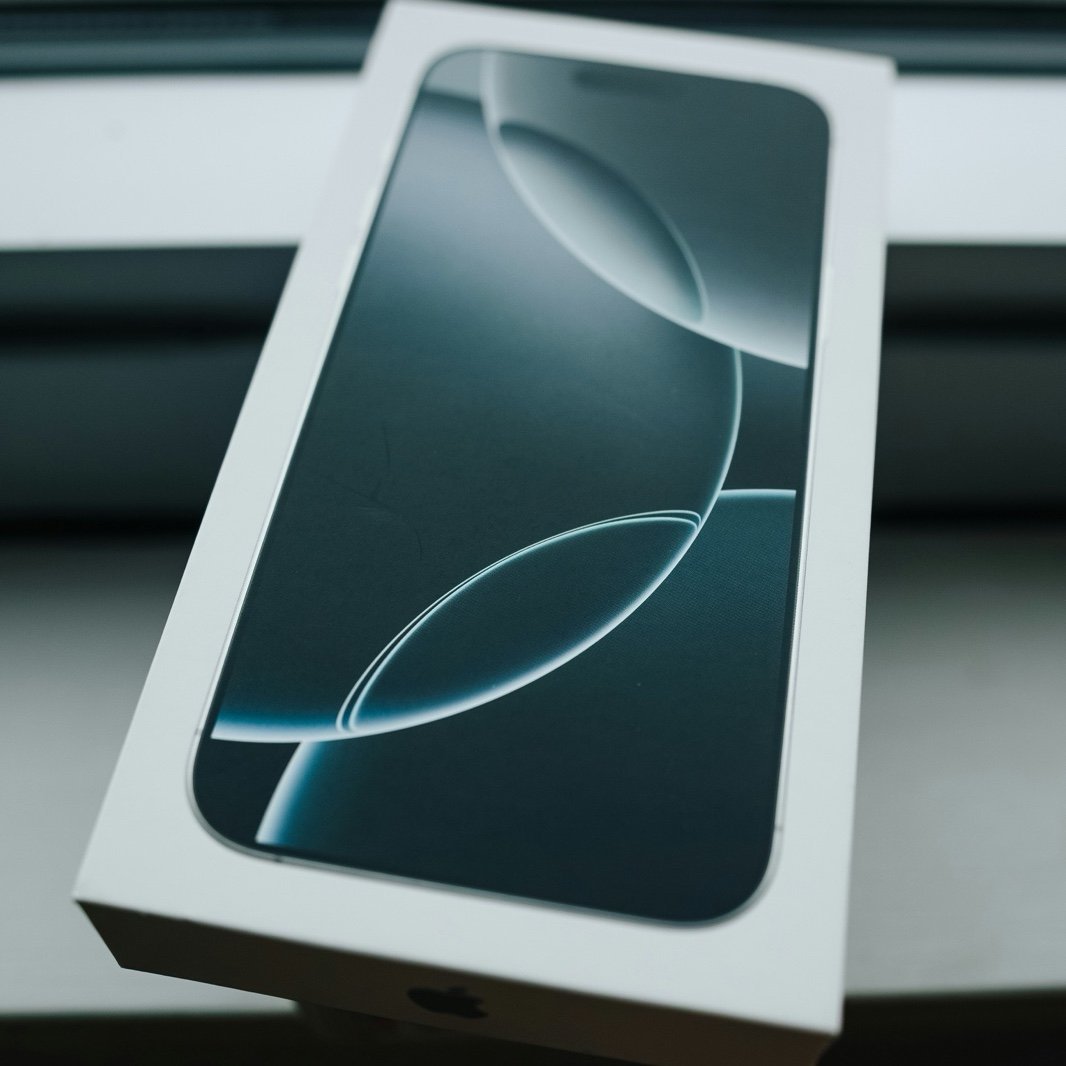 Apple iPhone 16 Pro Max 256GB in White Titanium