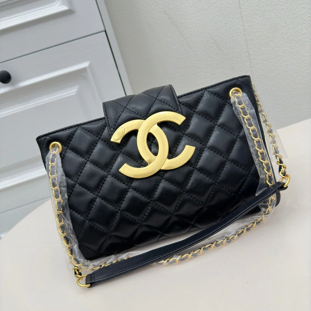 Chanel Vintage large double c