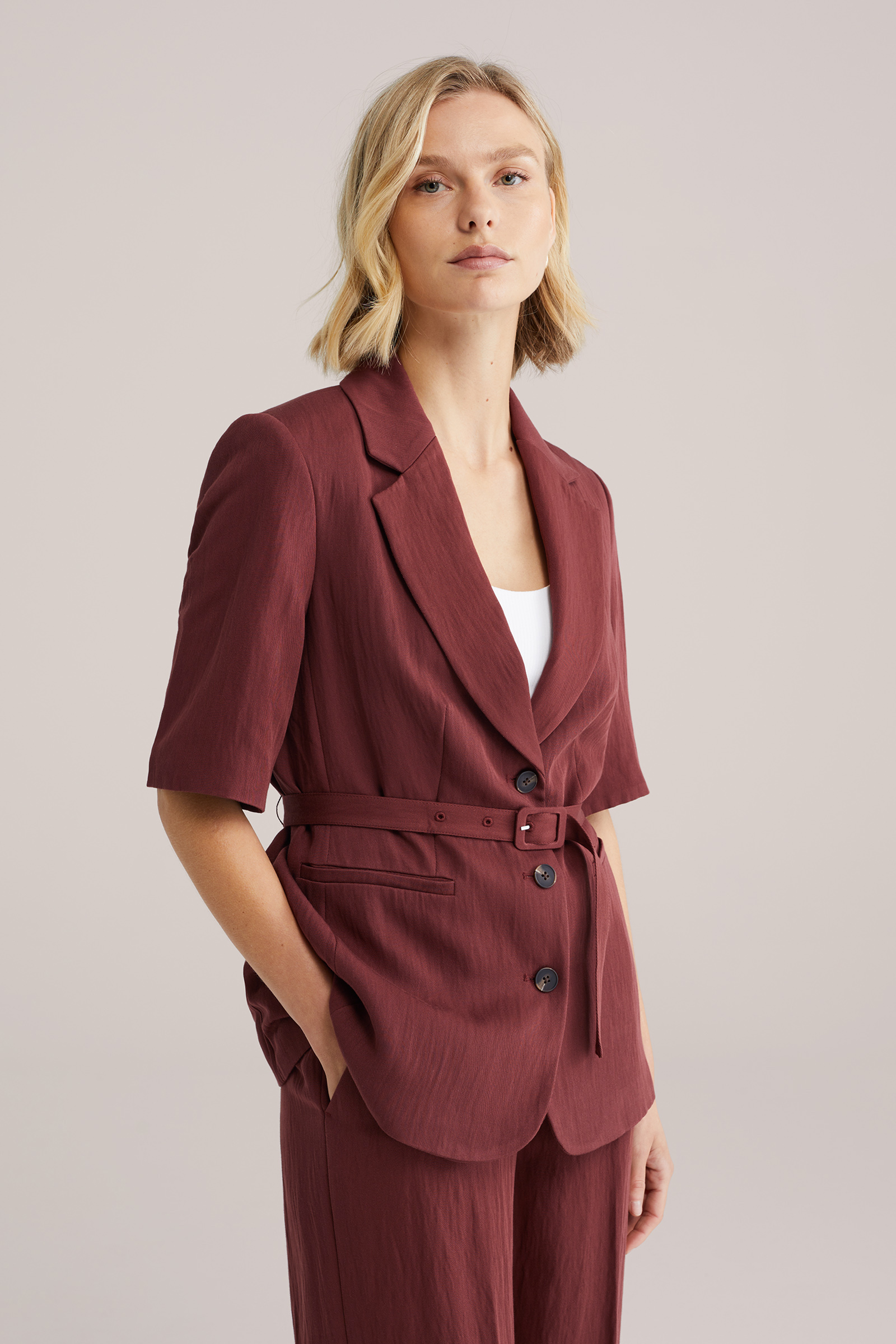 Dames regular fit blazer met ceintuur
