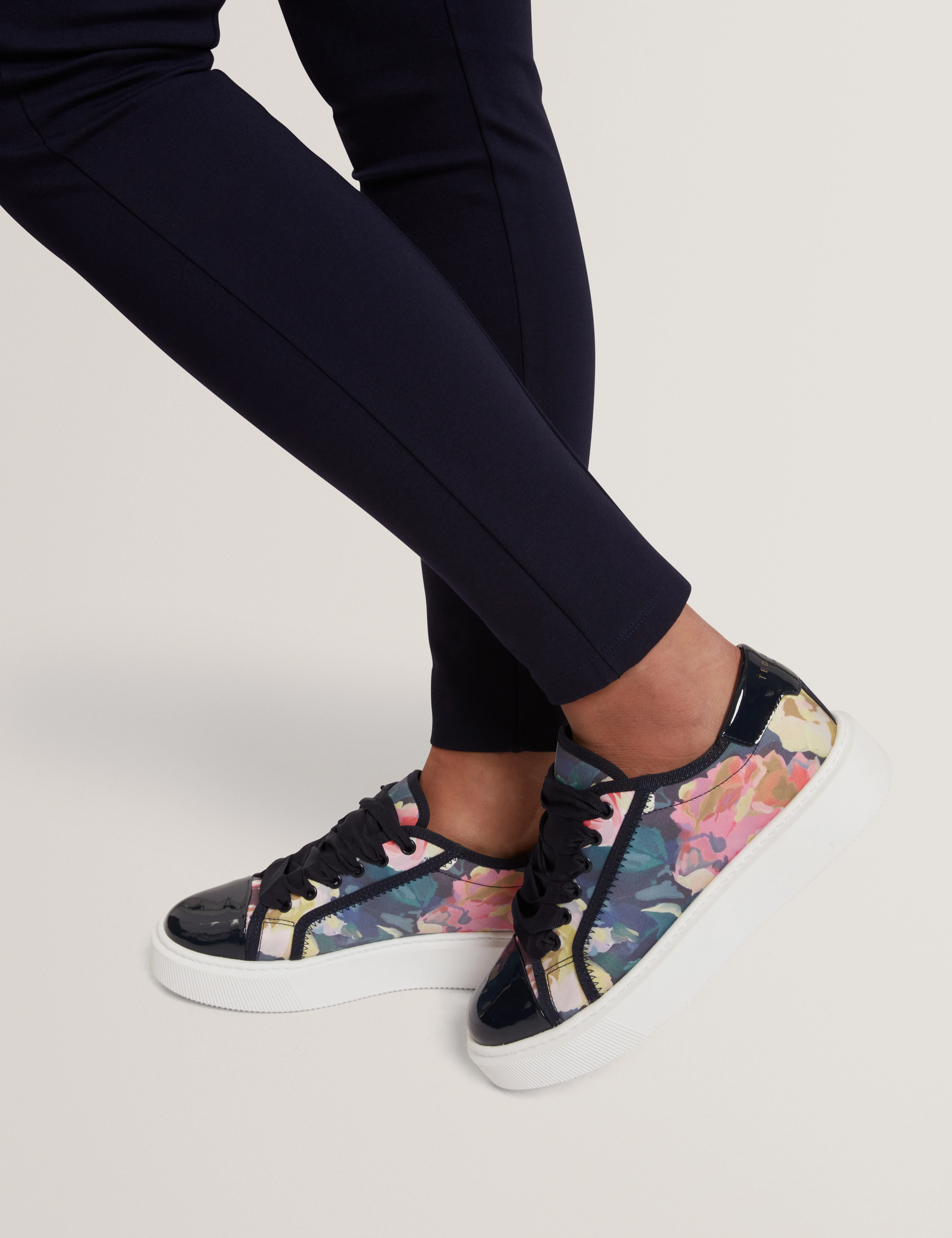 ZAIIRA | NAVY