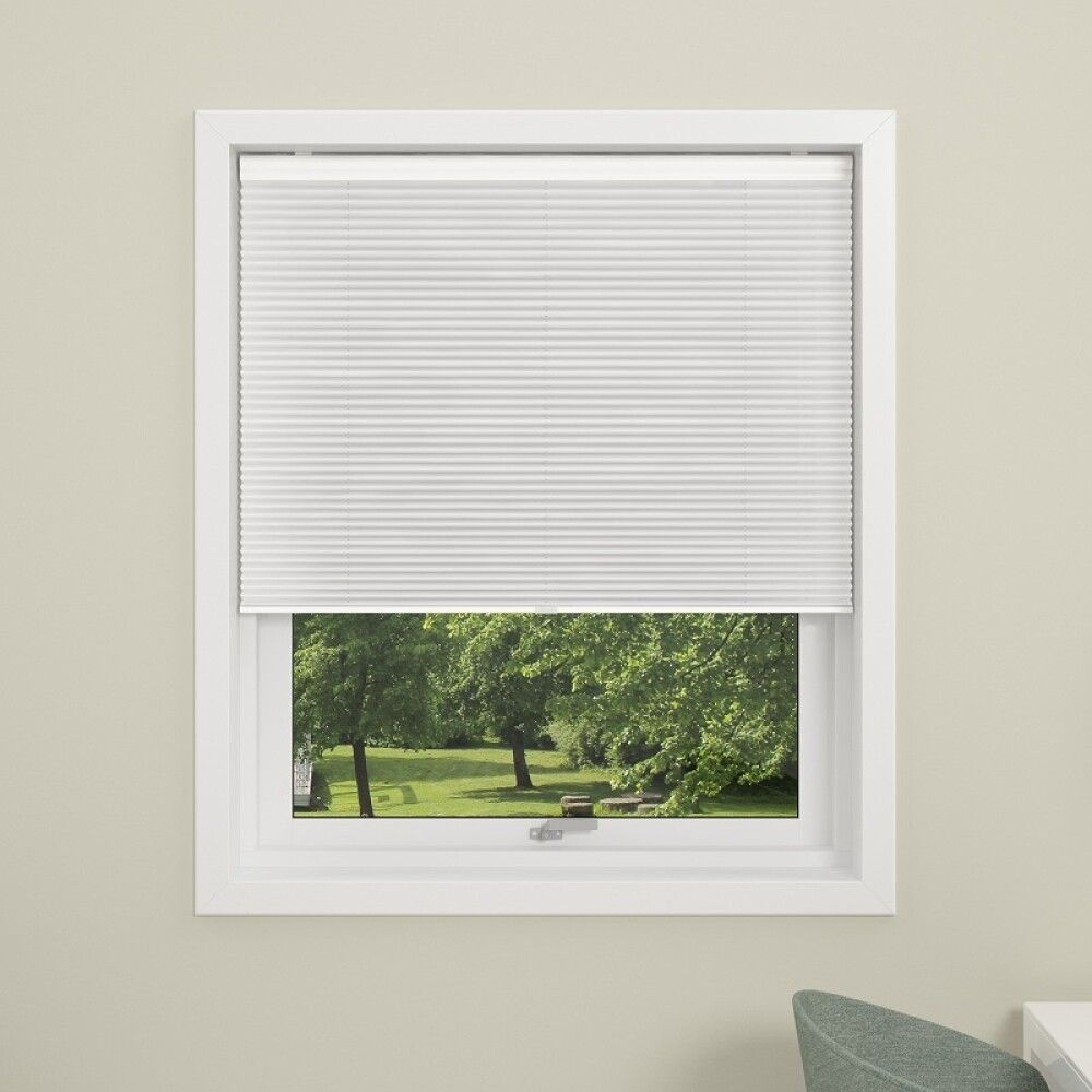 PLISSÉ DEBEL TOUCH TRÅDLØS 70% MØRKLEGGENDE 140X160CM HVIT