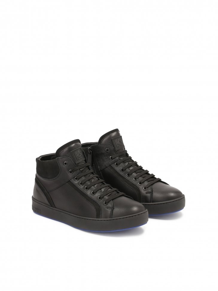 Men’s black sneakers
