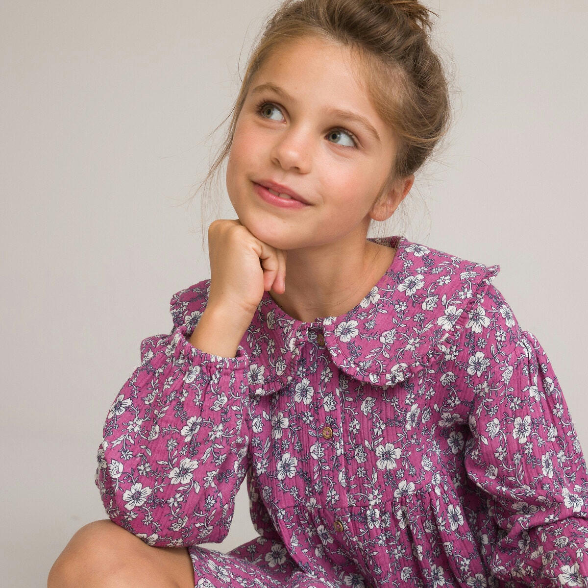 Robe col claudine à manches longues, motif fleuri