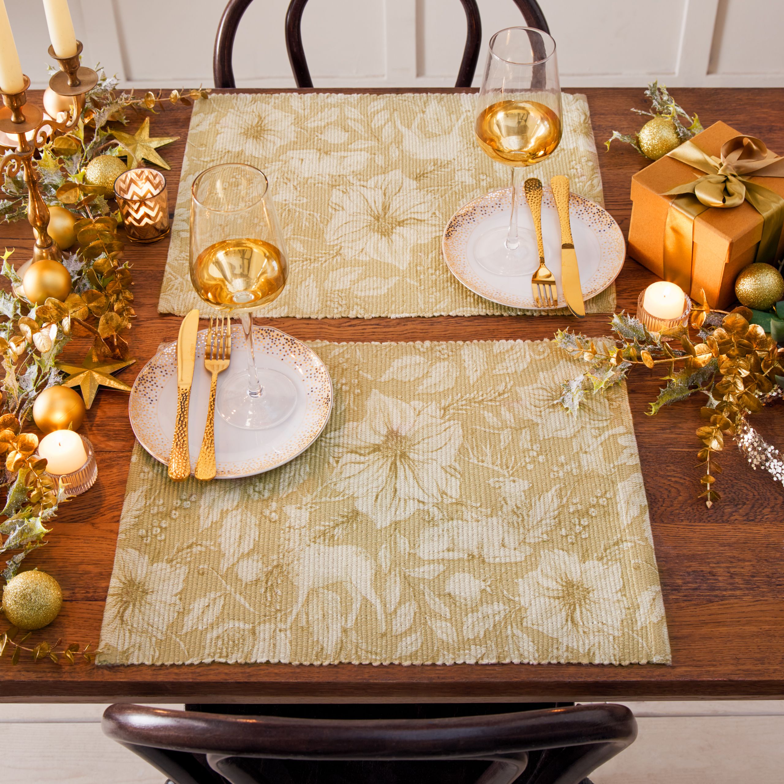 Paoletti Gold Stag Washable Set of 4 Festive Placemats