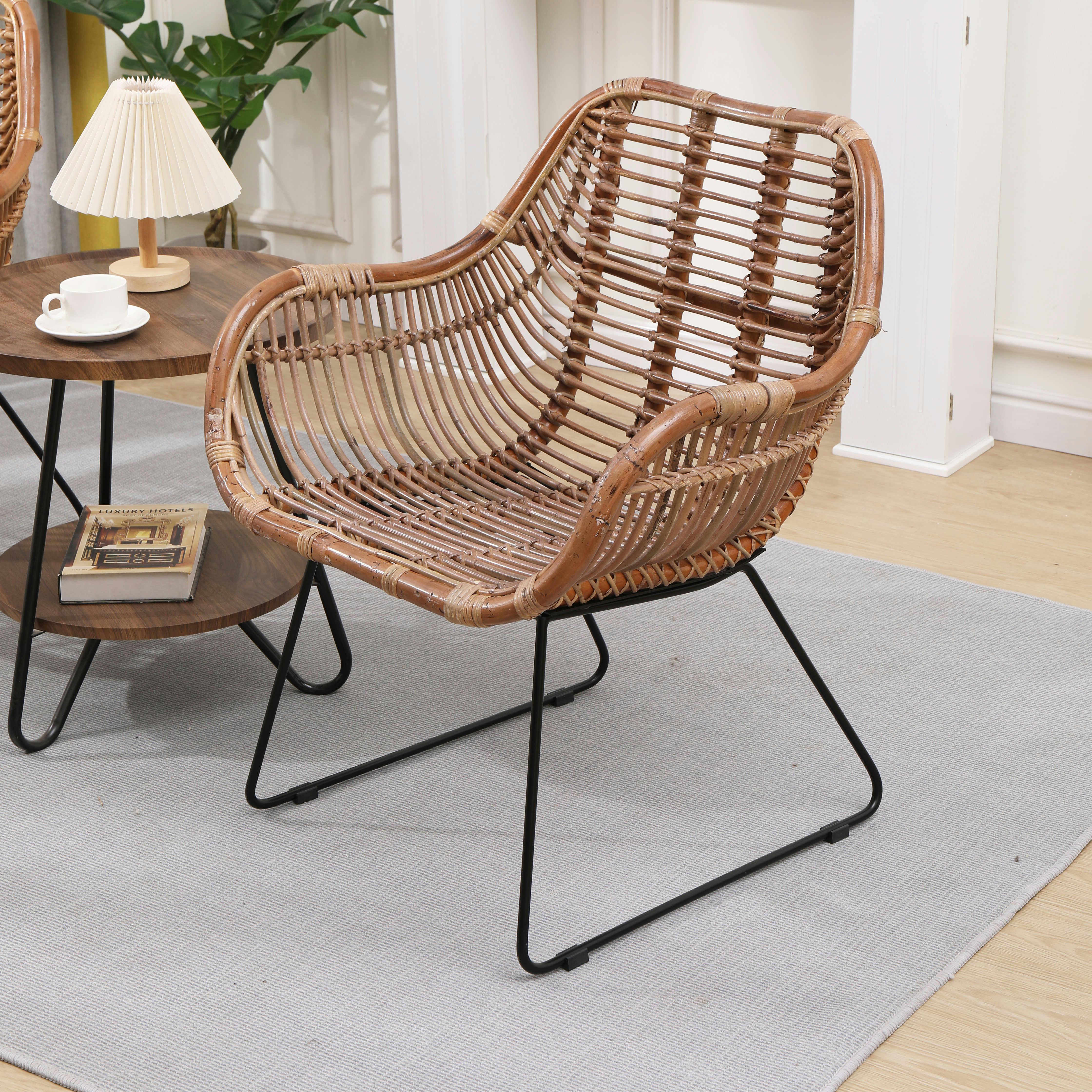- Lot de 2 chaises en métal et rotin naturel