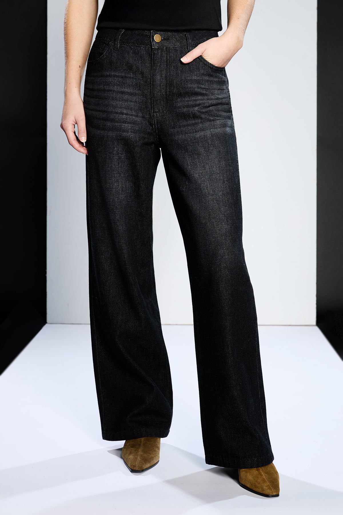 RUNWAY 1.8.1.8 Runway 1.8.1.8 Mid Wash Denim Jean