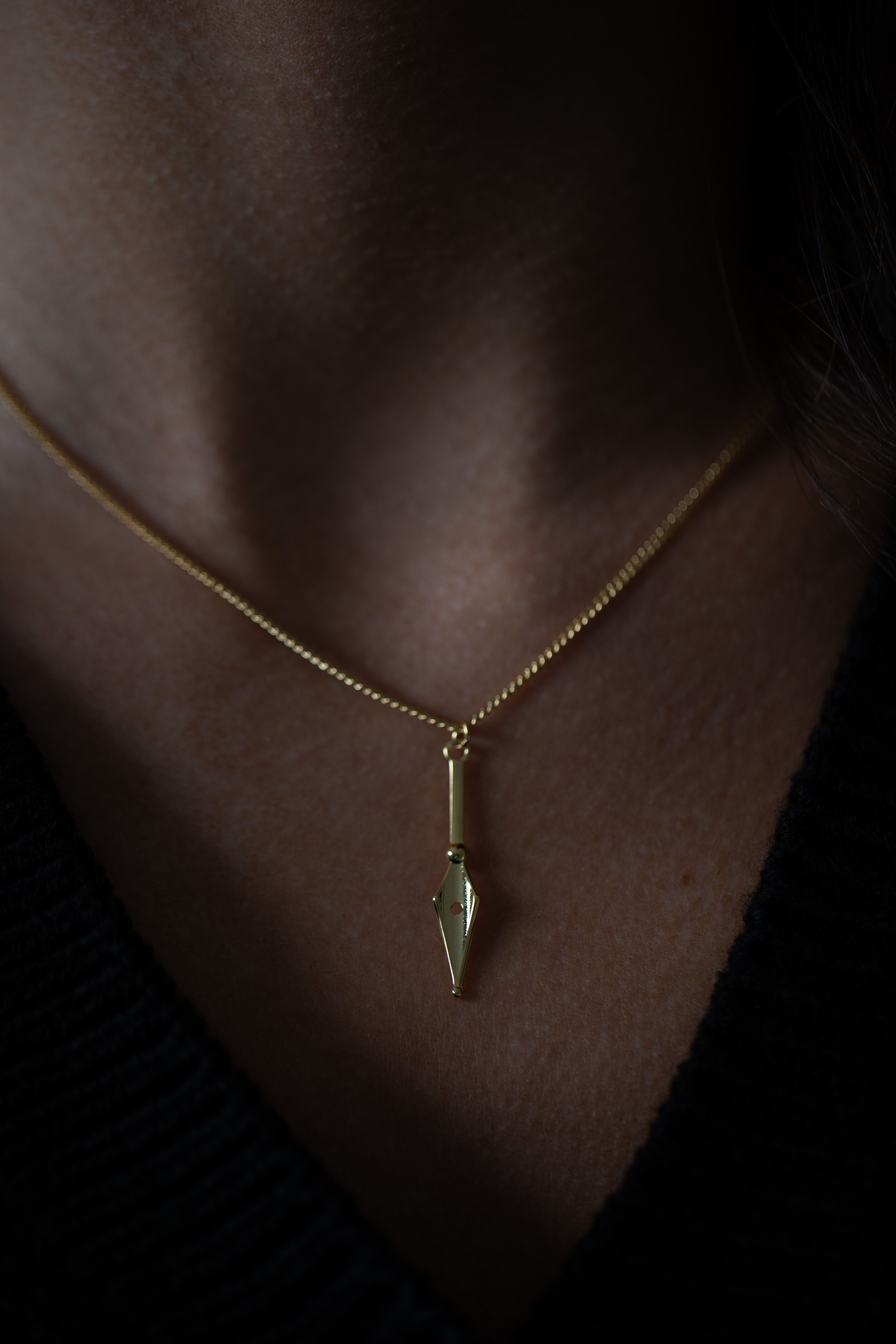 SVNX GOLD DROP DOWN ARROW NECKLACE