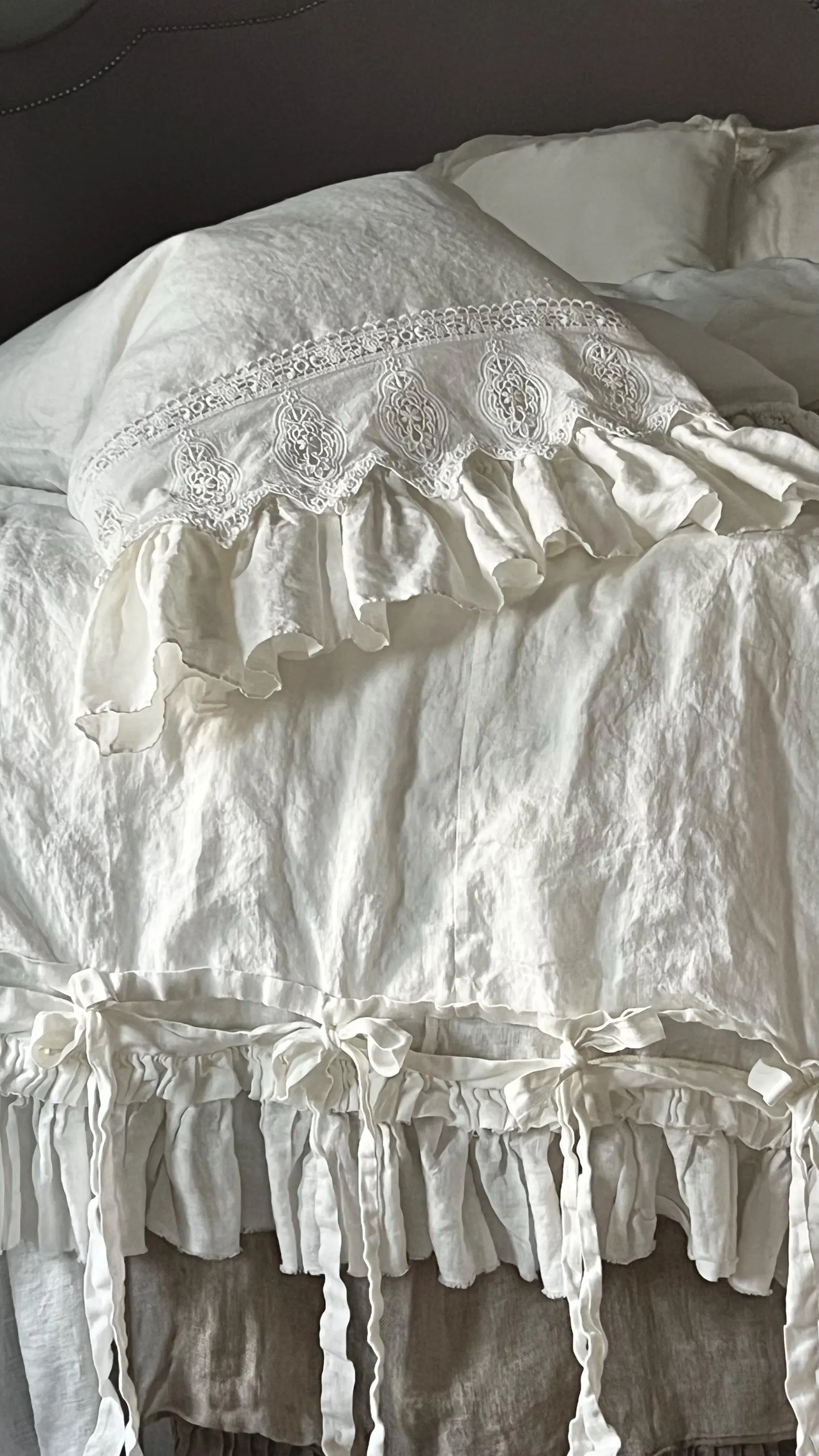 New- 2pcs ‘Ovia’ pure linen and lace ruffles pillowcases