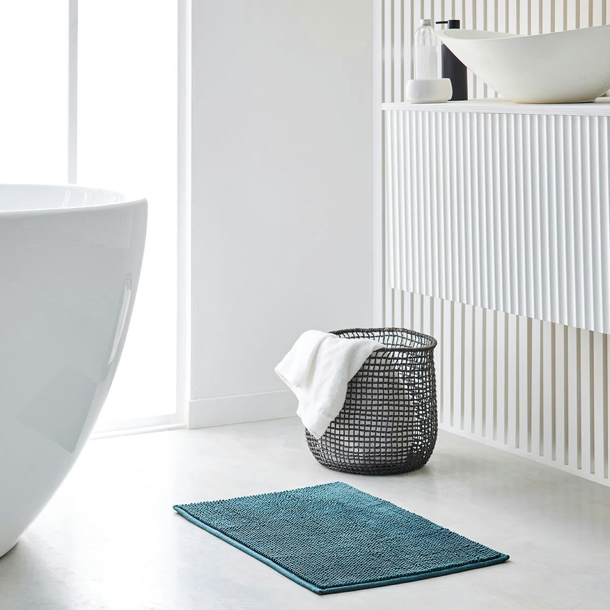ESSENTIAL - Tapis de bain Bubble uni en Polyester Bleu 60x40 cm