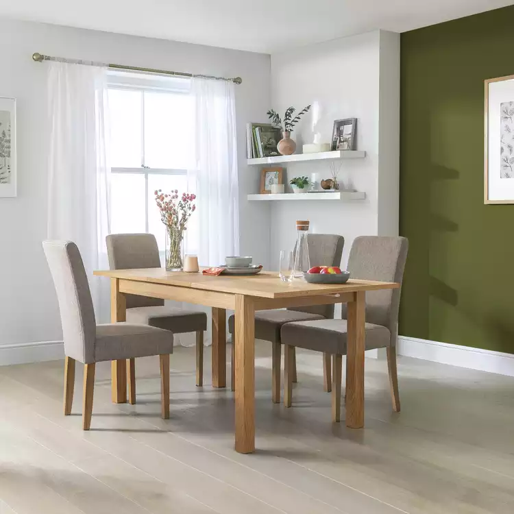 Habitat Clifton Extending Oak Veneer 4-6 Seater Dining Table