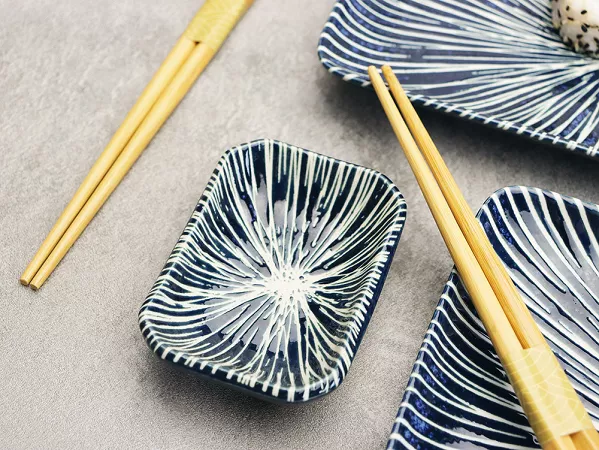 Zestaw do sushi dla 2 osób (4 el.) z pałeczkami Tokyo Design Studio - Tokusa Blue 33846