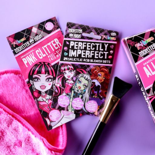 7th Heaven Monster High Draculara All Vamp’d Up Gift Set