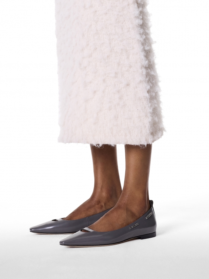 Grey flat sole pumps with cut-out upper