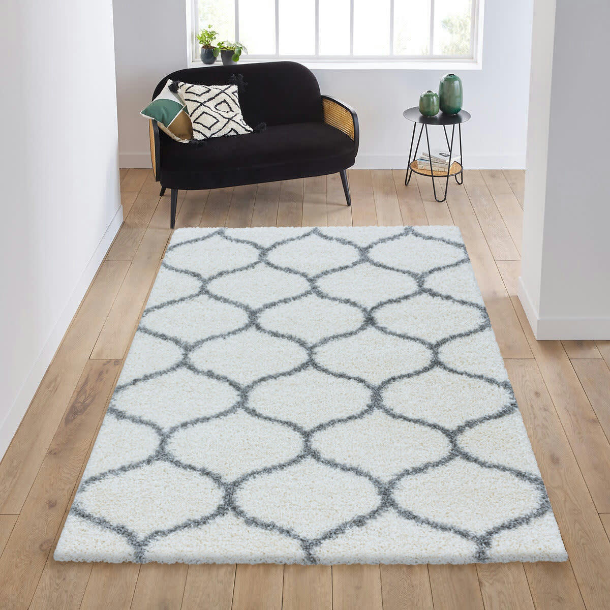 SALMA - Tapis à poils longs et motifs alhambra blanc 60x110cm