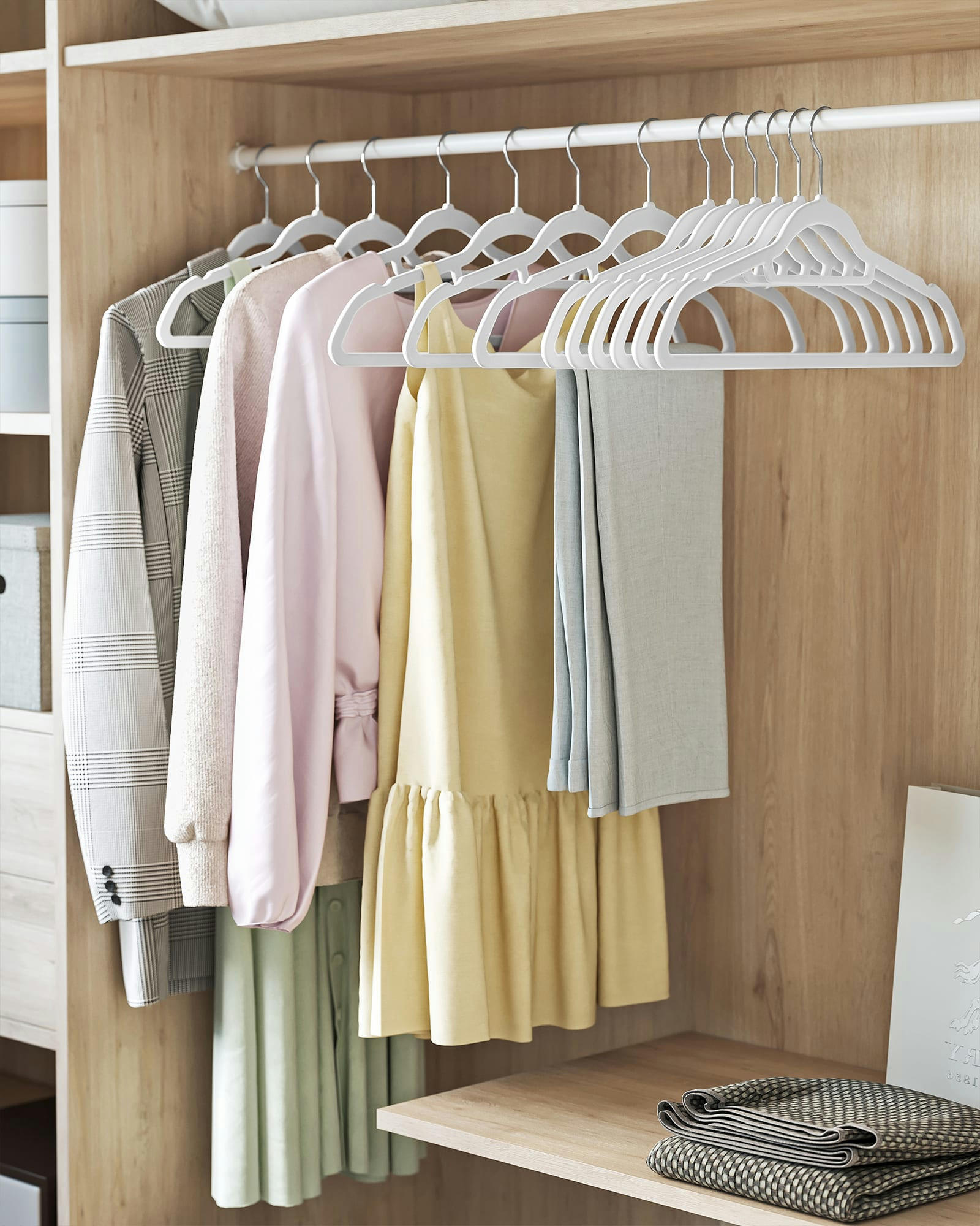 - Cintre en velours blanc et argent lot de 50