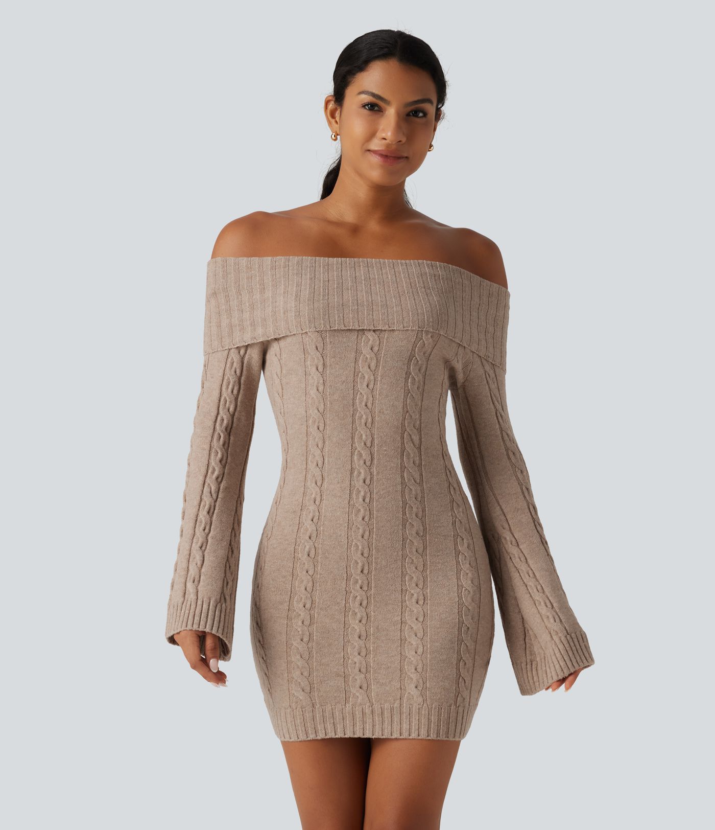 Robe pull mini moulante épaules dénudées à manches longues évasées