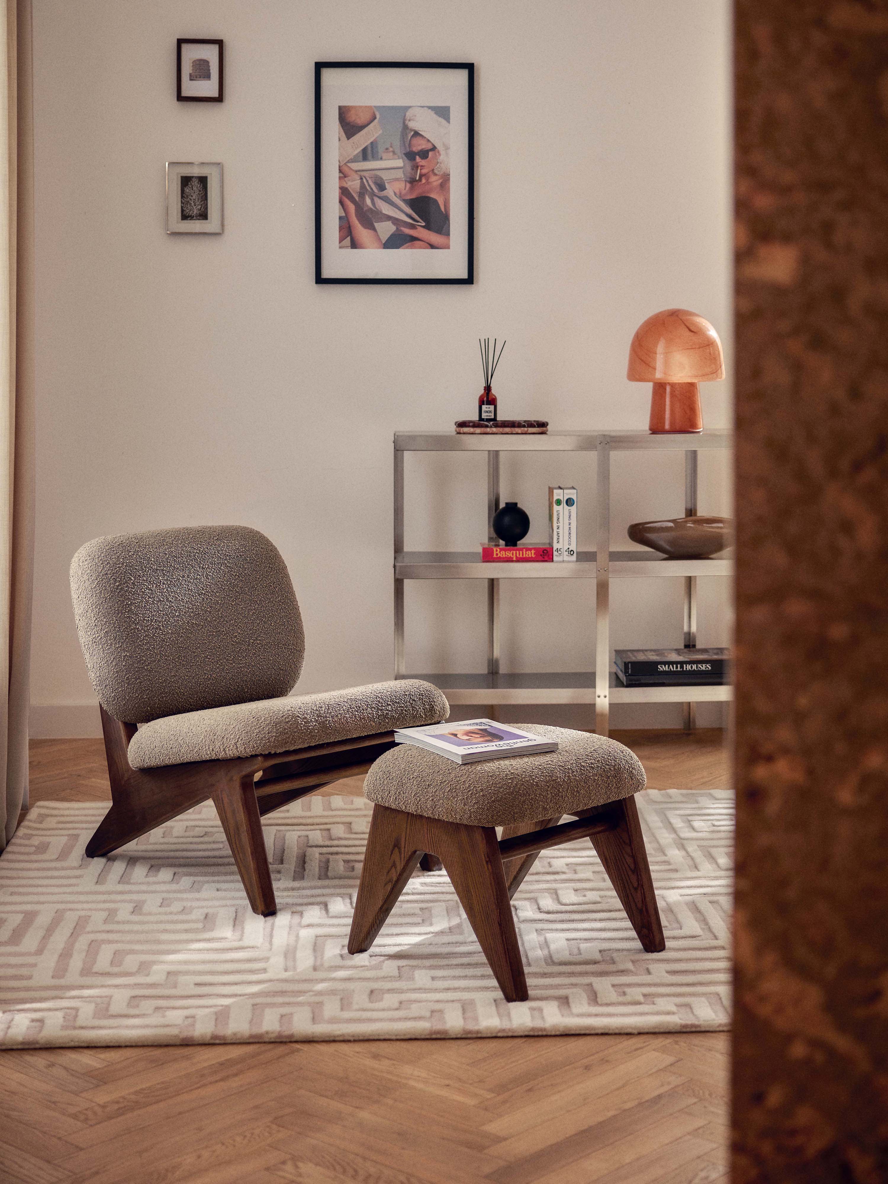 Hocker Shenay aus Eschenholz mit Bouclé-Polsterung