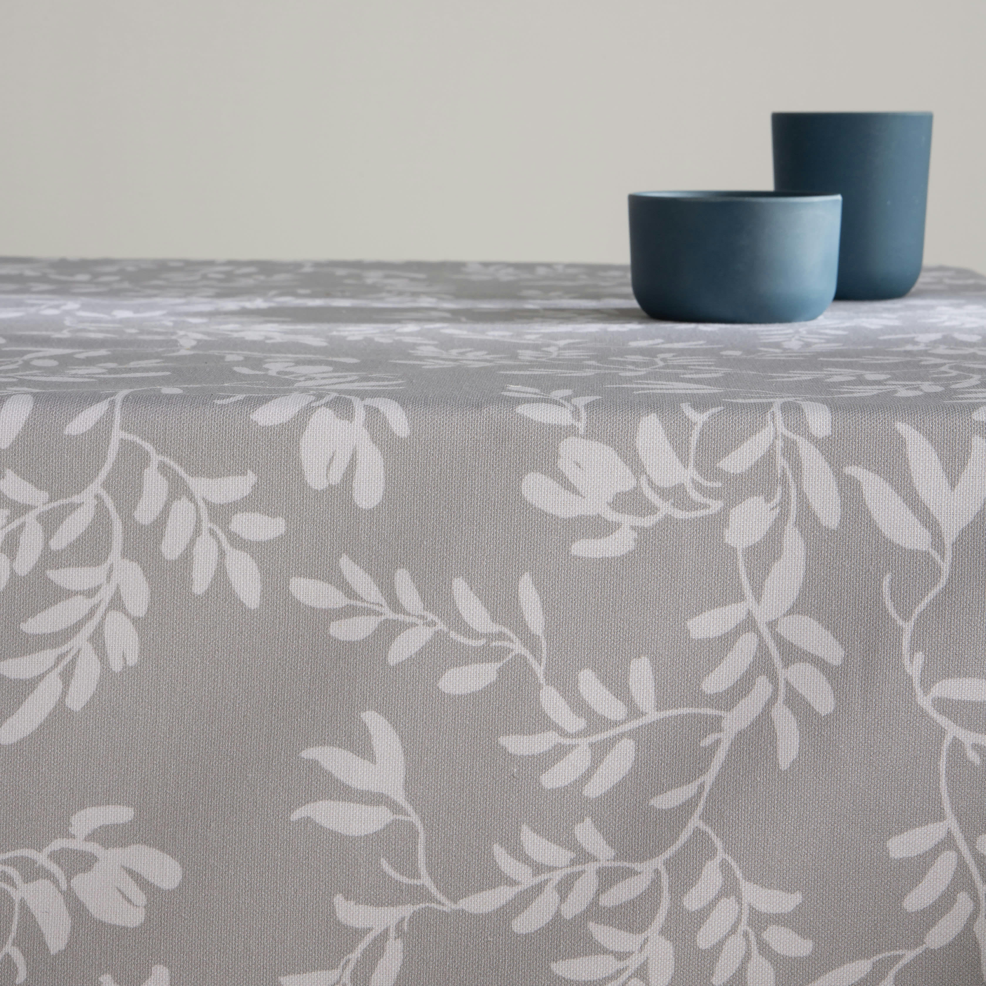 TANIA GRIS - Nappe en coton biologique antitâche imprimée gris 140x140 cm