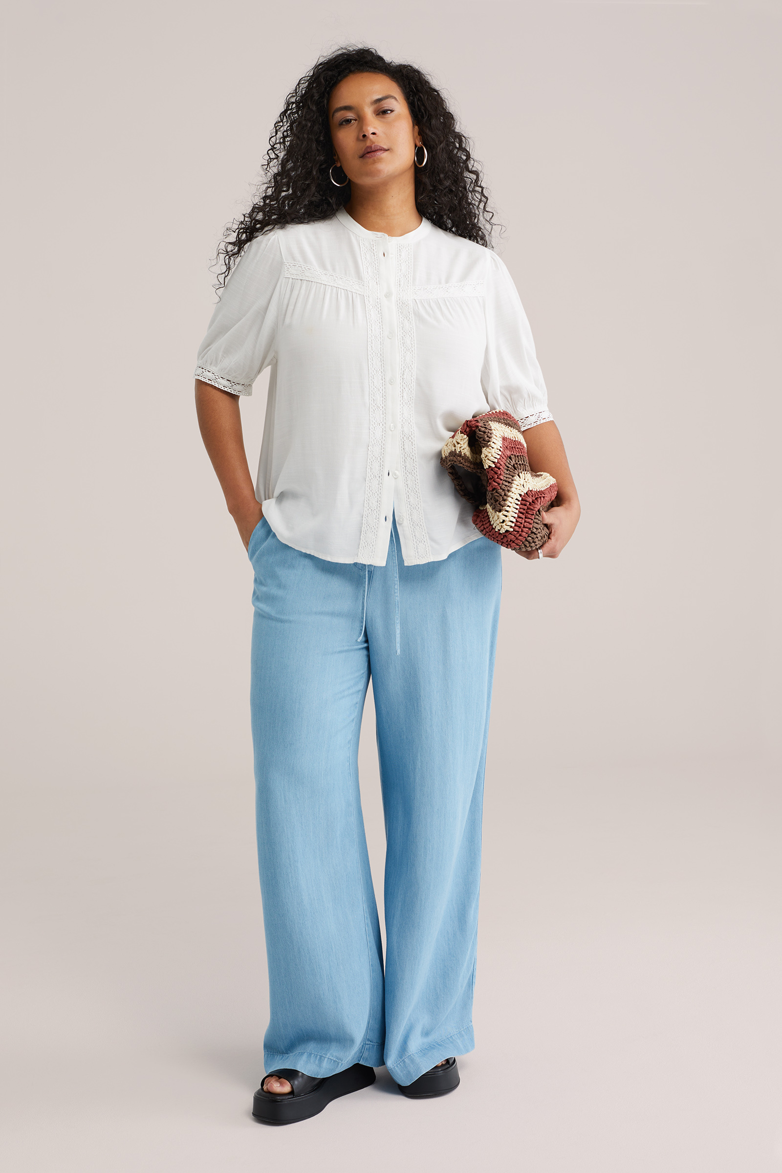 Dames blouse met embroideries - Curve