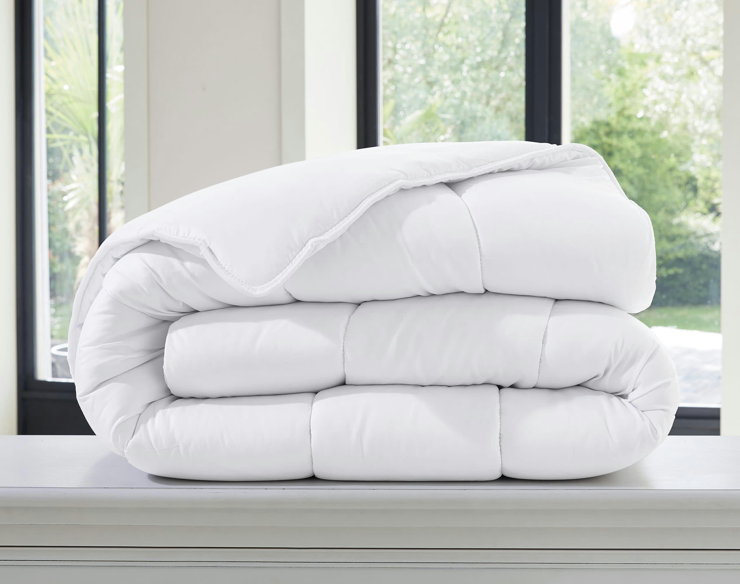 ANTIACARIEN SANITIZED - Couette chaude 200x200 blanc en polyester