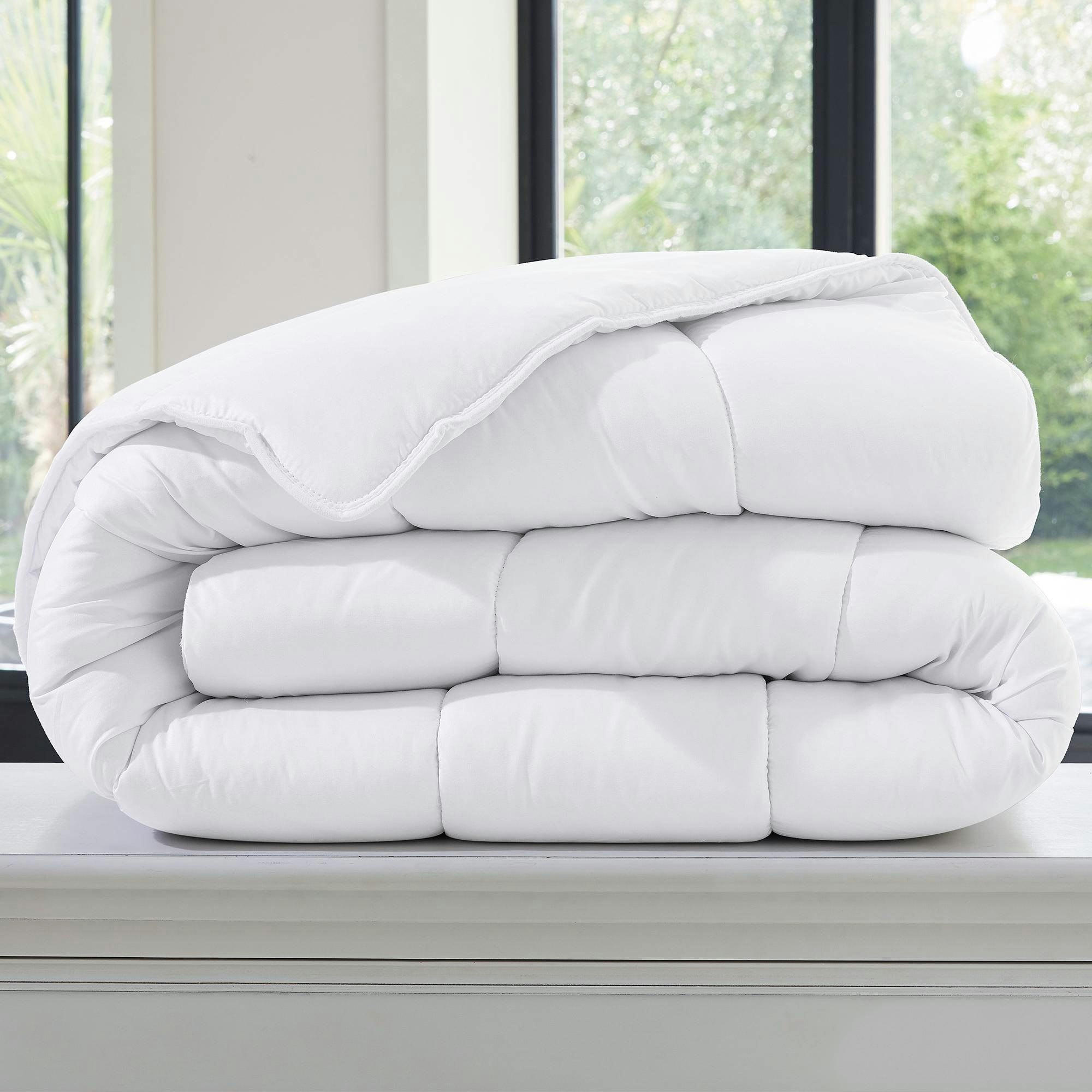 ANTIACARIEN SANITIZED - Couette chaude 260x240 blanc en polyester