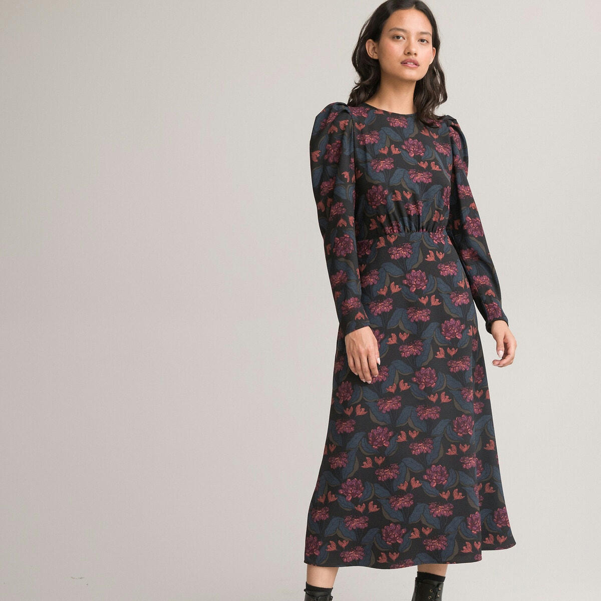 Robe longue, décolleté dos