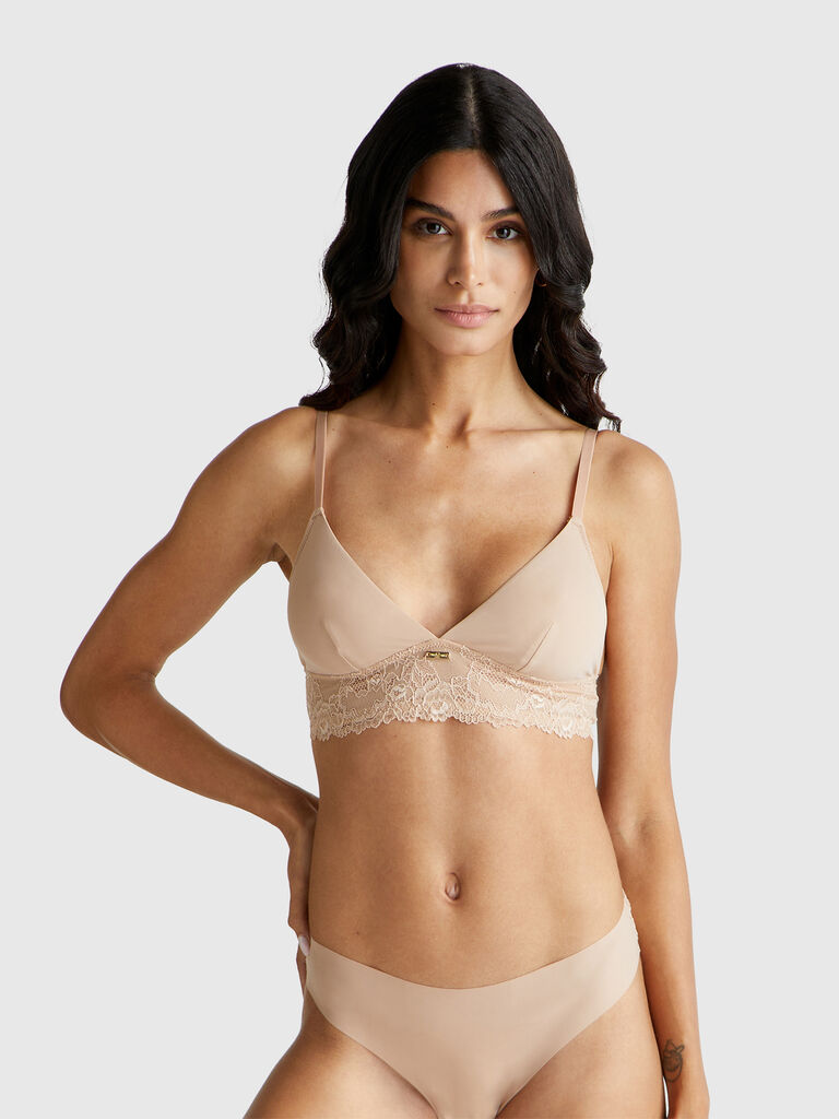 Triangle bra with lace