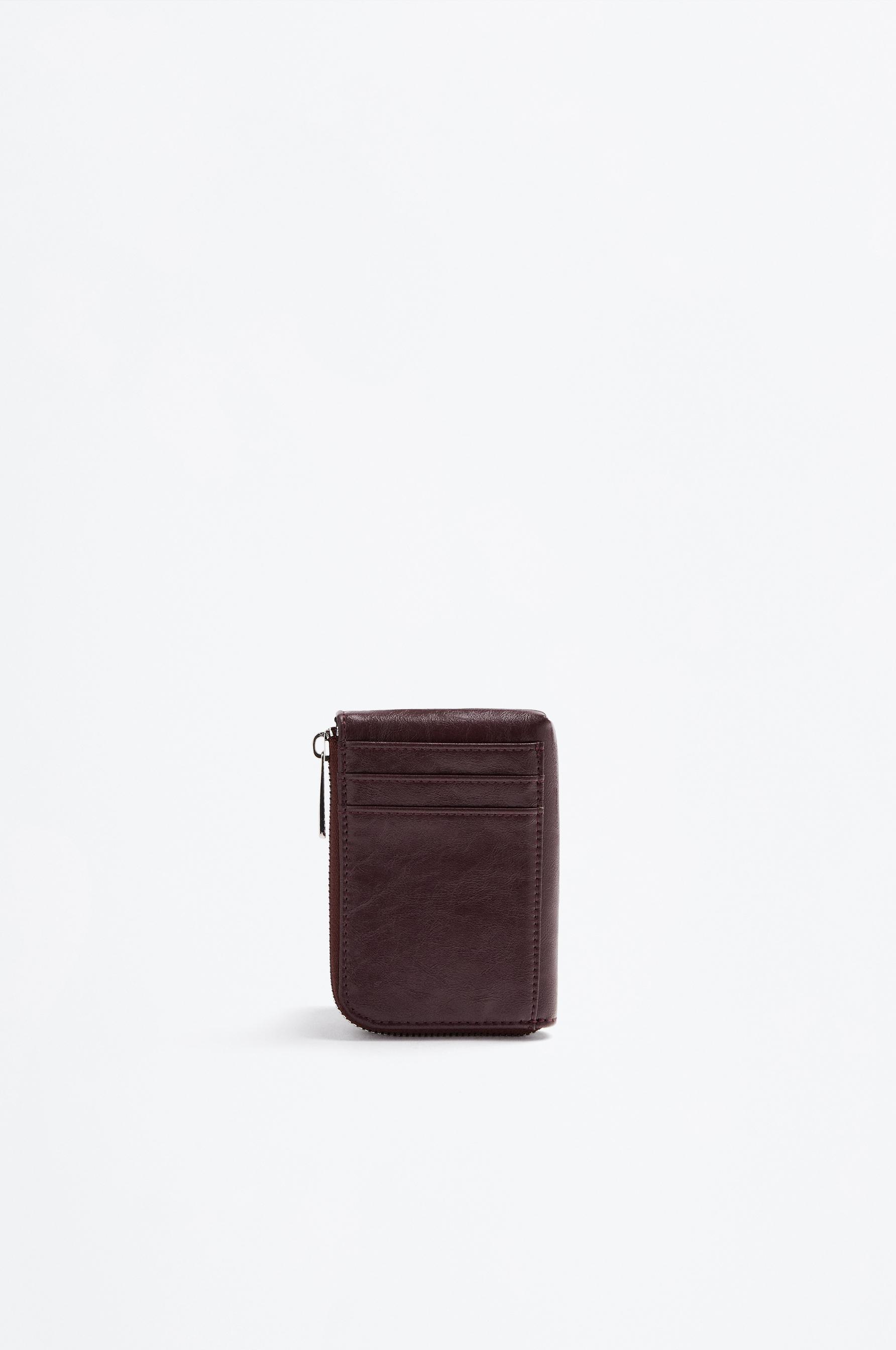 Cartera textura tachas