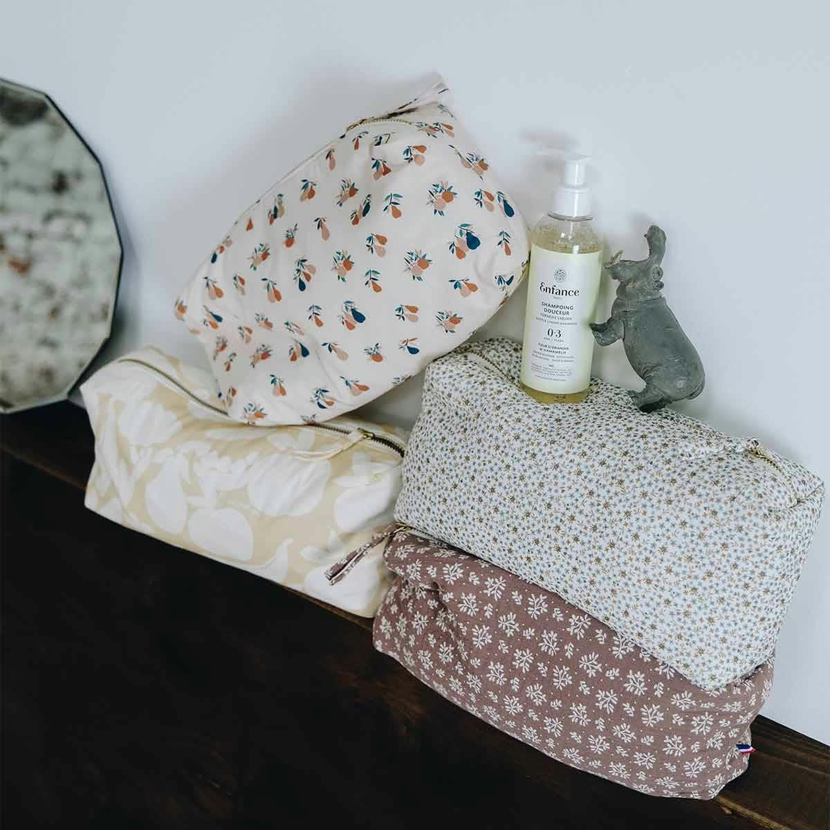 - Trousse de toilette